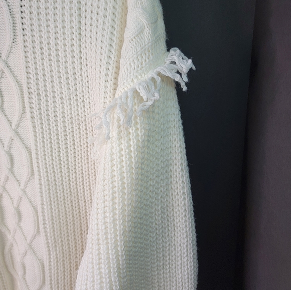 American Rag Tunic Sweater Cream Women's XL Long Sleeves With Fringles - Picture 3 of 9